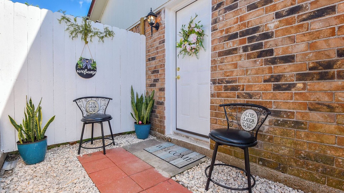 Alvin House | My Cozy Private place is a charming 1 room with a Pvt entrance and full bathroom