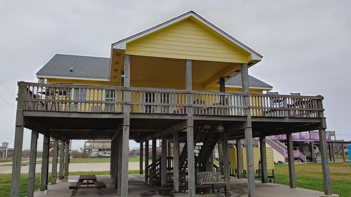 Crystal Beach House | "My Crystal Beach House" -Updates - 2024, WiFi, Pet Friendly, Close to Beach!