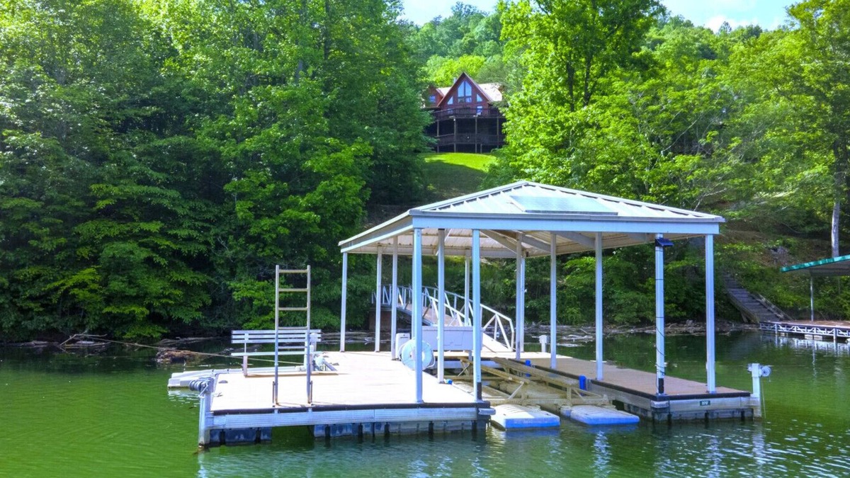 Tazewell House | My Happy Place - Lakefront cabin