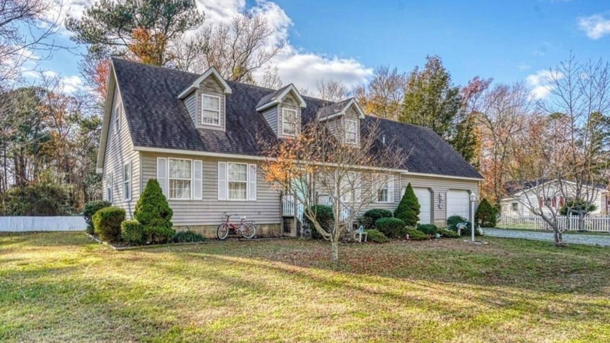 Chincoteague House | My Happy Place : Space for EVERYONE plus a PRIVATE POOL too!