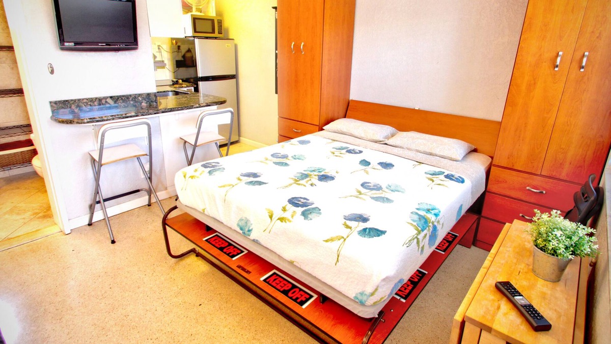Hollywood Apartment | My Hollywood Beach Rentals B207 . Steps to the beach. Pool and Free Parking.