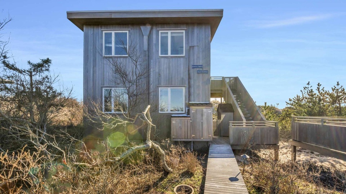 Napeague Cottage | My Humble Abode 2BR Beachside Home | TennisPoolPKG