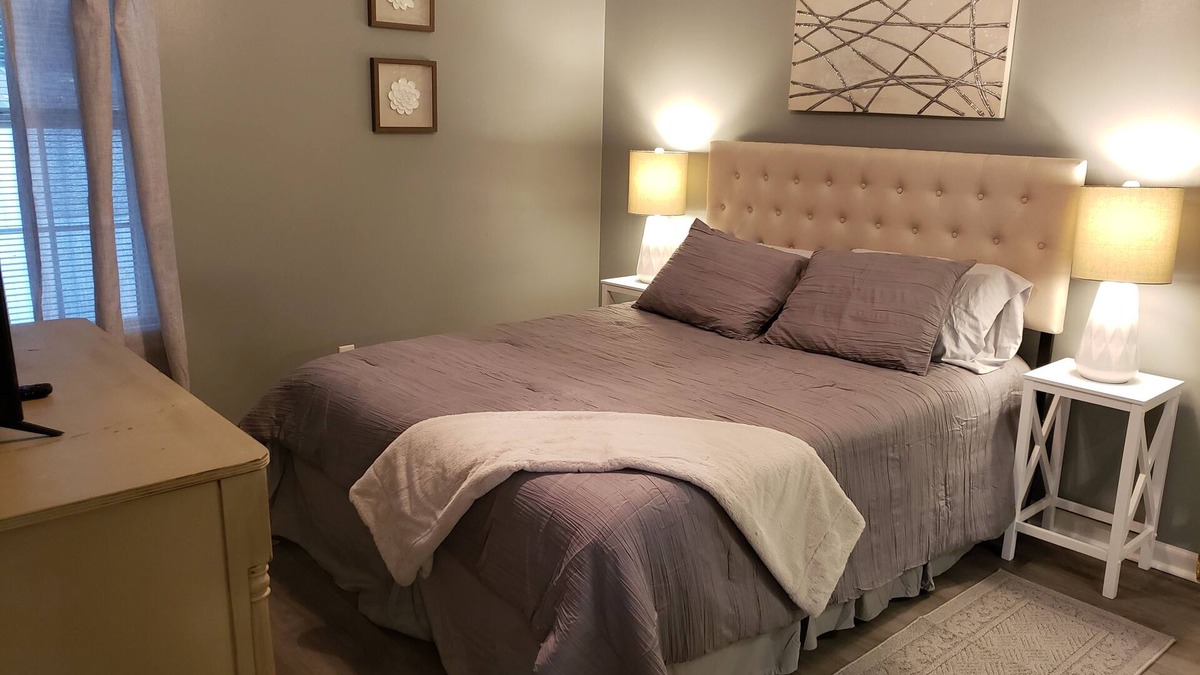 Georgetown House | My Old Kentucky Home 3 bedroom, 2 full bath. Sleeps 7