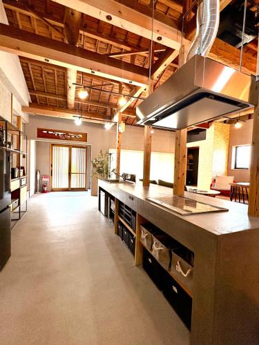 Tonosho Villa | My Place 小豆島 1日1組限定 海近の贅沢ステイ 2025年フルリノベ 洗練モダンデザイン 最大8名 一棟貸切