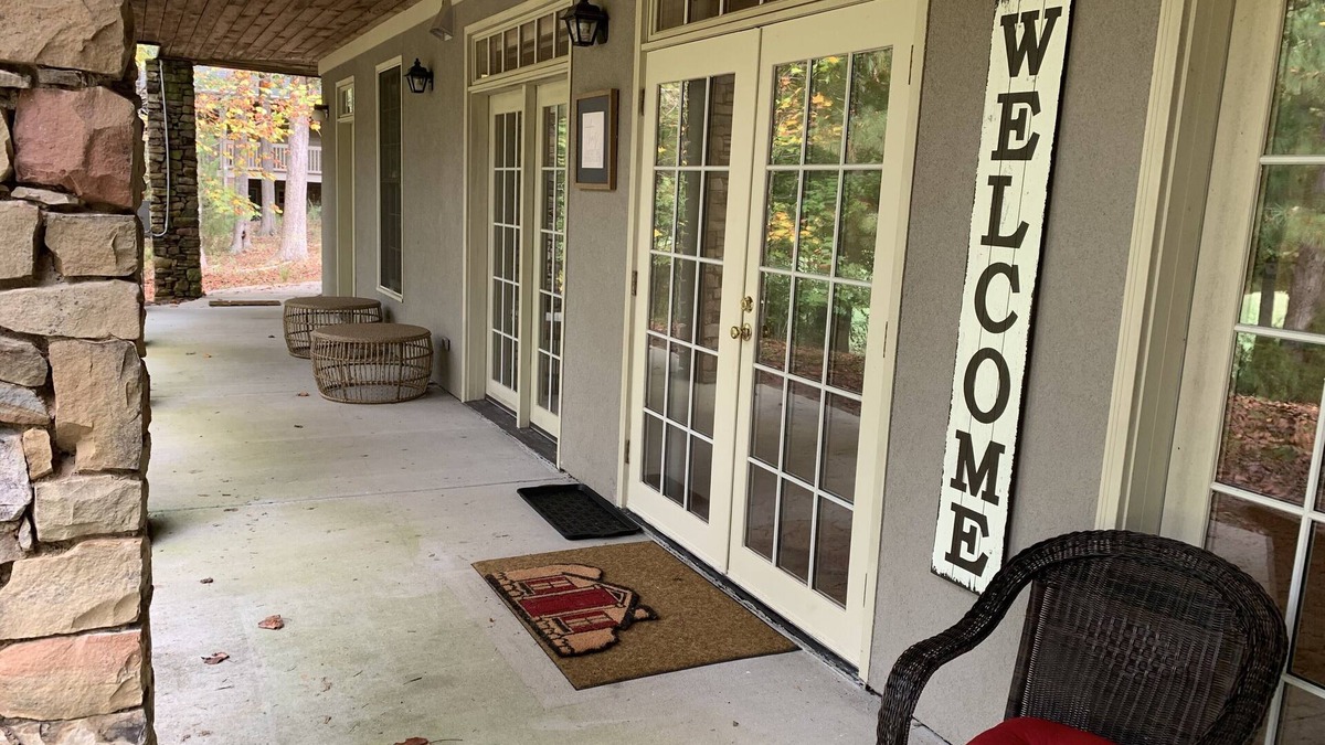 Chapel Hill Cottage | My Place Inn, Your Home Away From Home! - Lower Suite