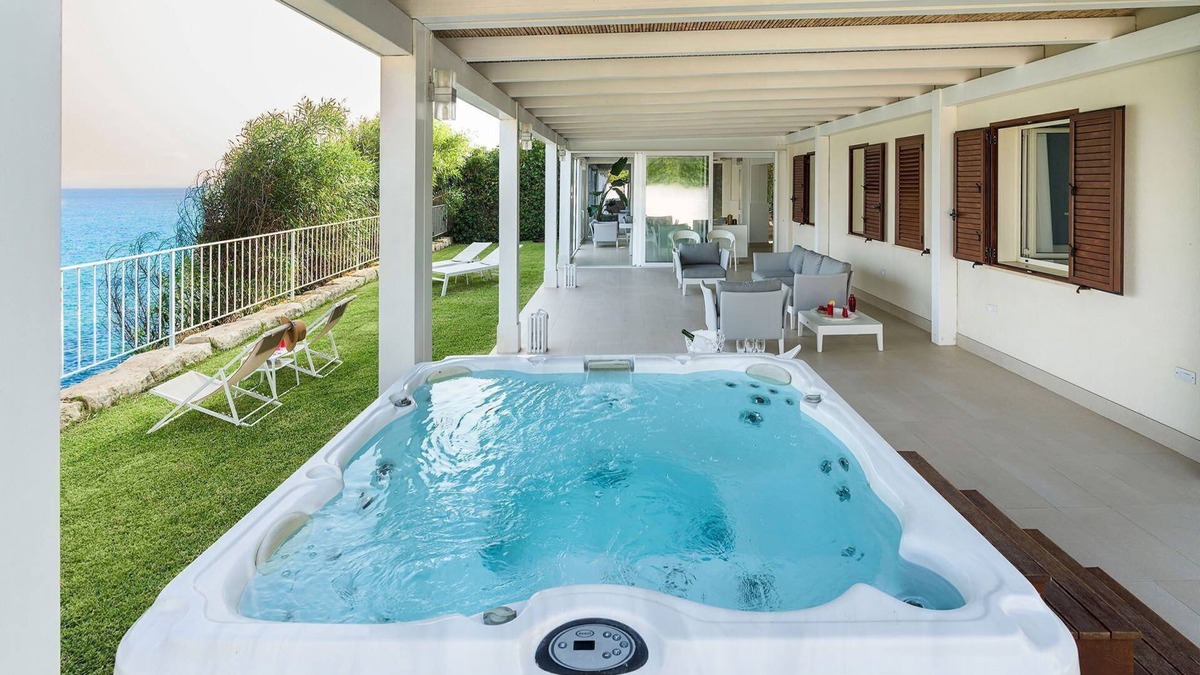 Noto Marina Villa | My Rental Homes - Villa Sea Star: jacuzzi, sun terrace and direct access to the sea