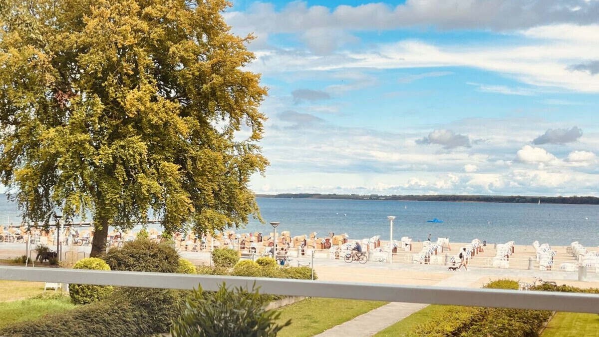 Reppenhagen Apartment | My small beach suite with sea view and balcony