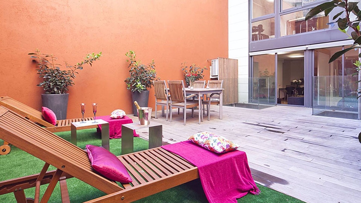 el Fort Pienc Apartment | My Space Barcelona 6 Apart. to have 48 people around the Triunfo Arco