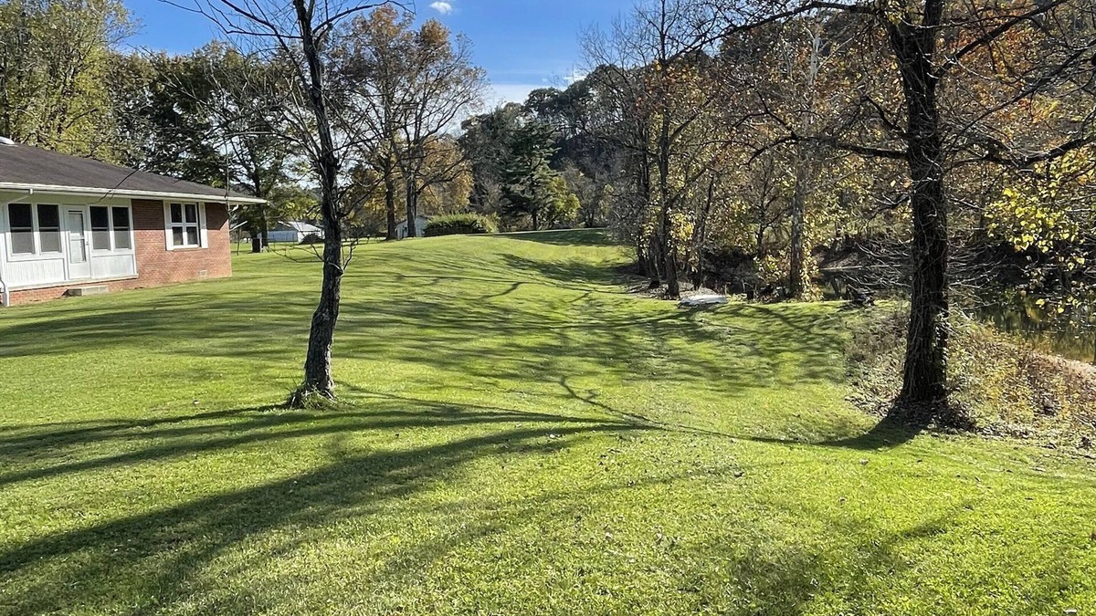 Nelsonville House | My Way @691, a peaceful spacious place to enjoy with a large yard.