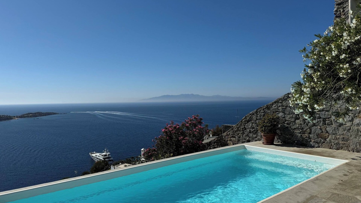 Paraga Villa | Myconian Villa with a stunning veranda and views