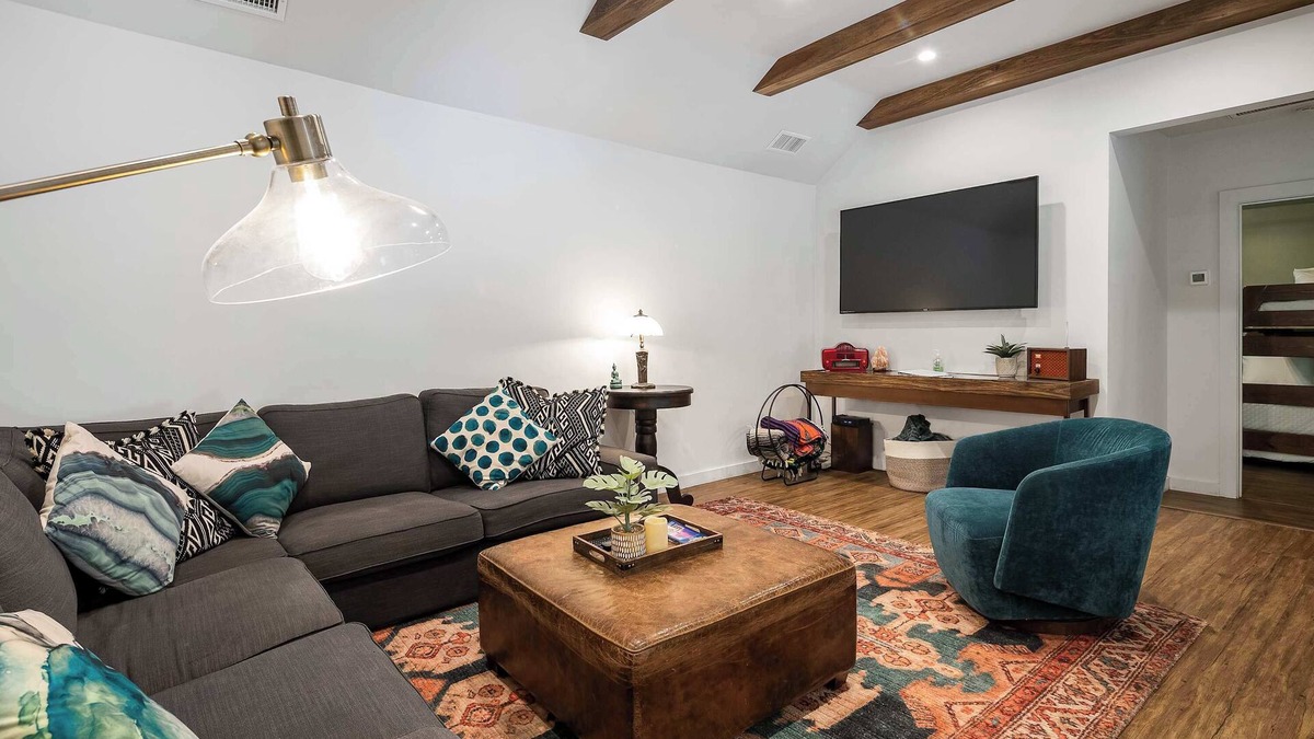 Southside House | Myrinn – Retreat w/Sauna, Stroll to NAU & Brewery