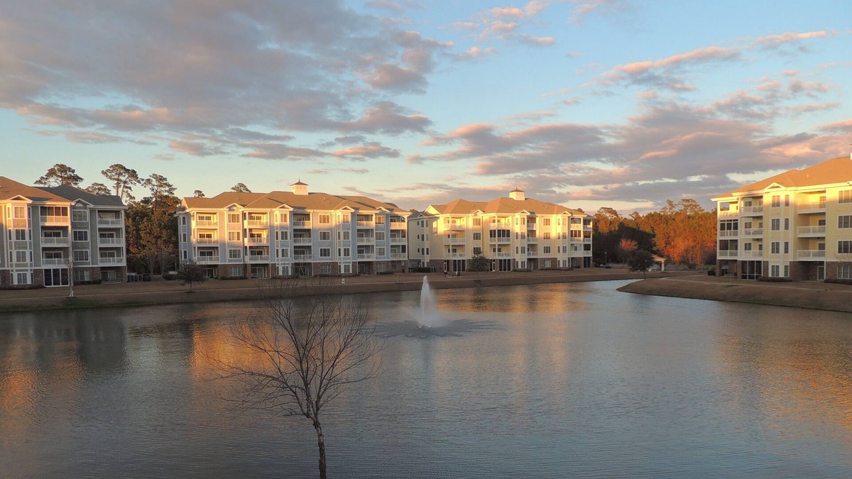 Central Myrtle Beach Condo | Myrtle Beach, SC, USA-Condo on golf course Only 1.5 Miles from Beach