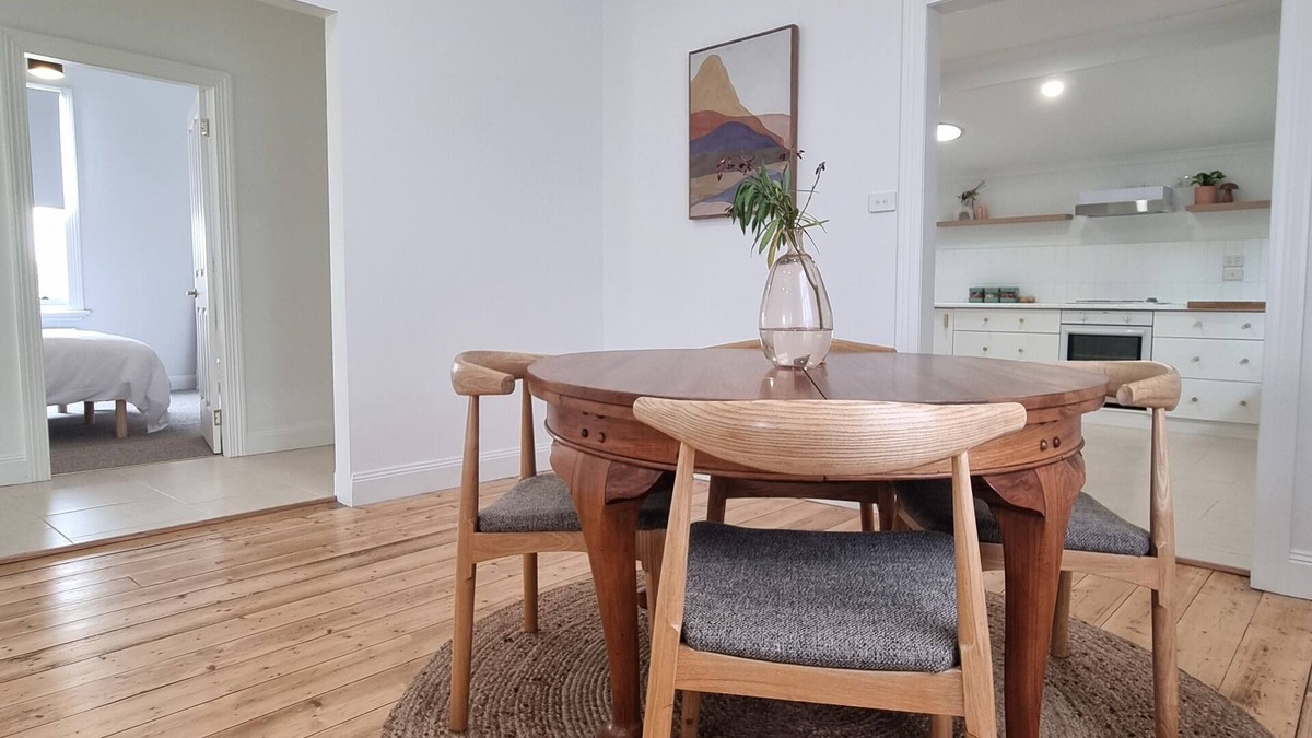 Ararat House | Myrtle Cottage.nRevamped 1900's Miners Cottage. Close to Ararat town centre.