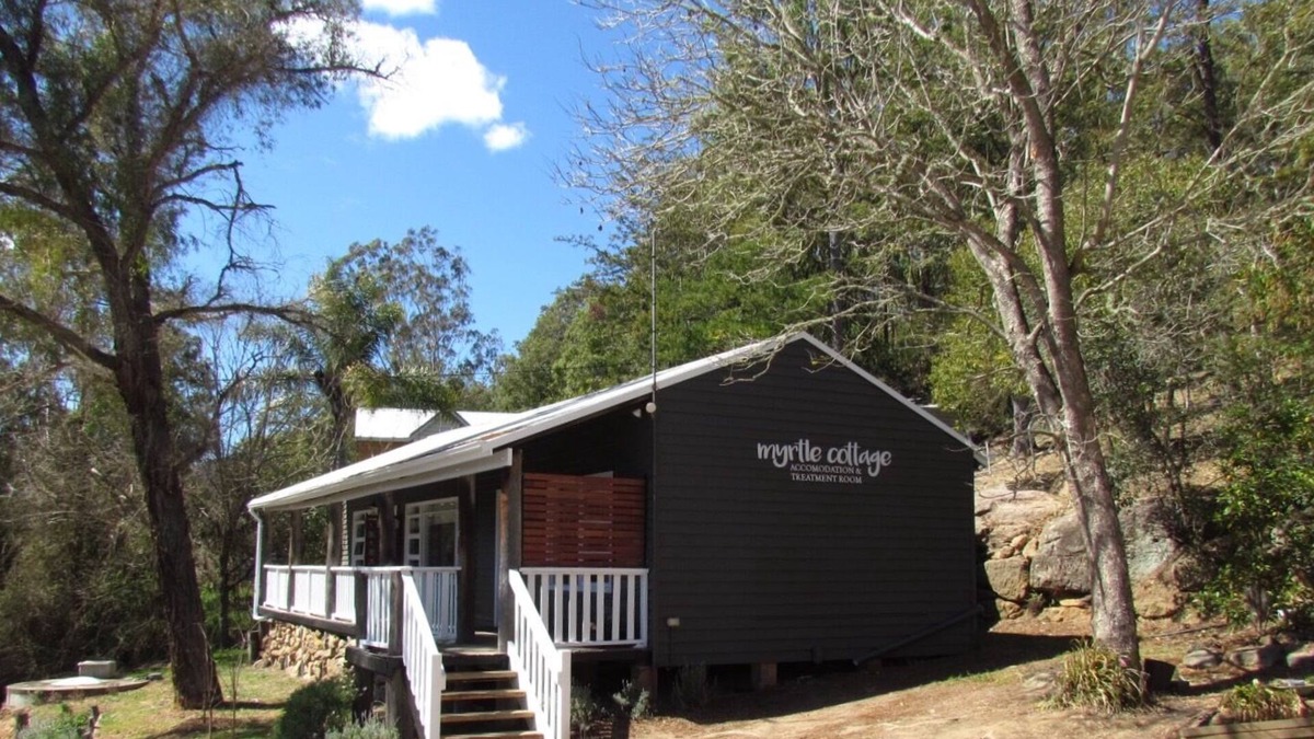 Wollombi Cottage | "Myrtle Cottage Residence"