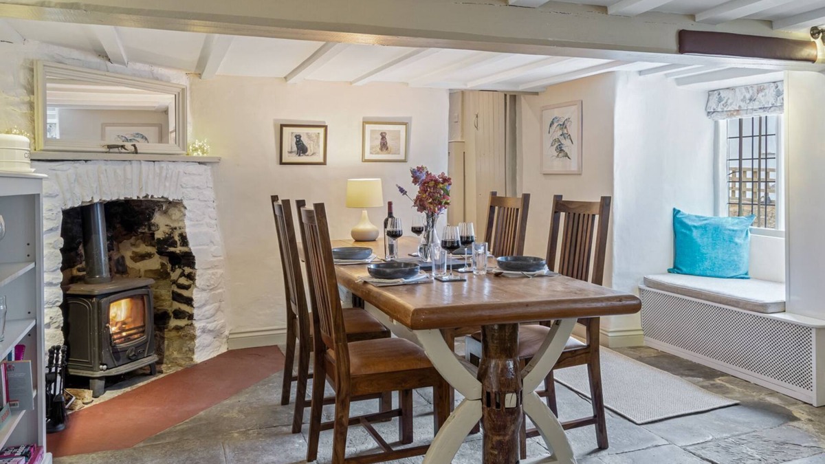 Longhope Cottage | Myrtle Cottage - sleeps 4 guests in 2 bedrooms