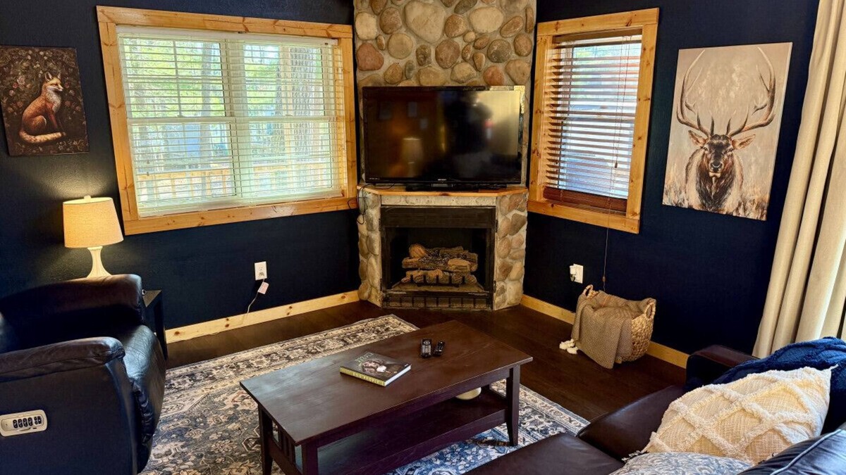 New Post Cabin | Mysa Stuga at Blueberry Hill Resort