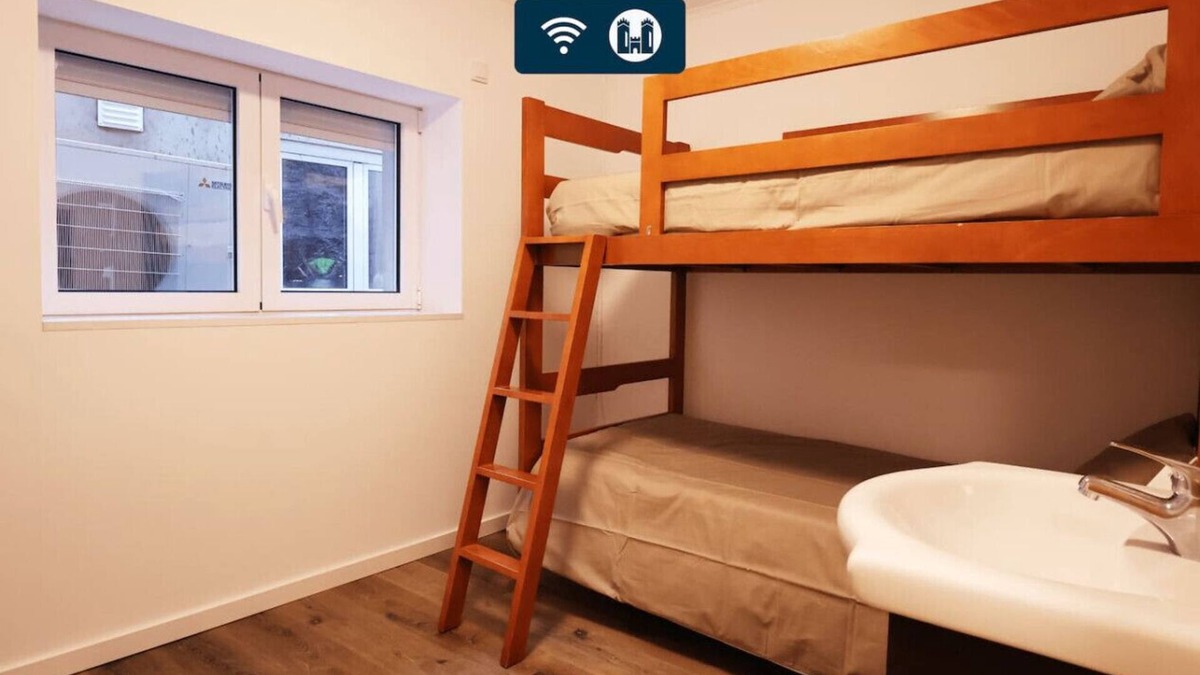 Montalegre e Padroso Apartment | MyStay - Casa Miná 2 | Bunk Bed in historic center