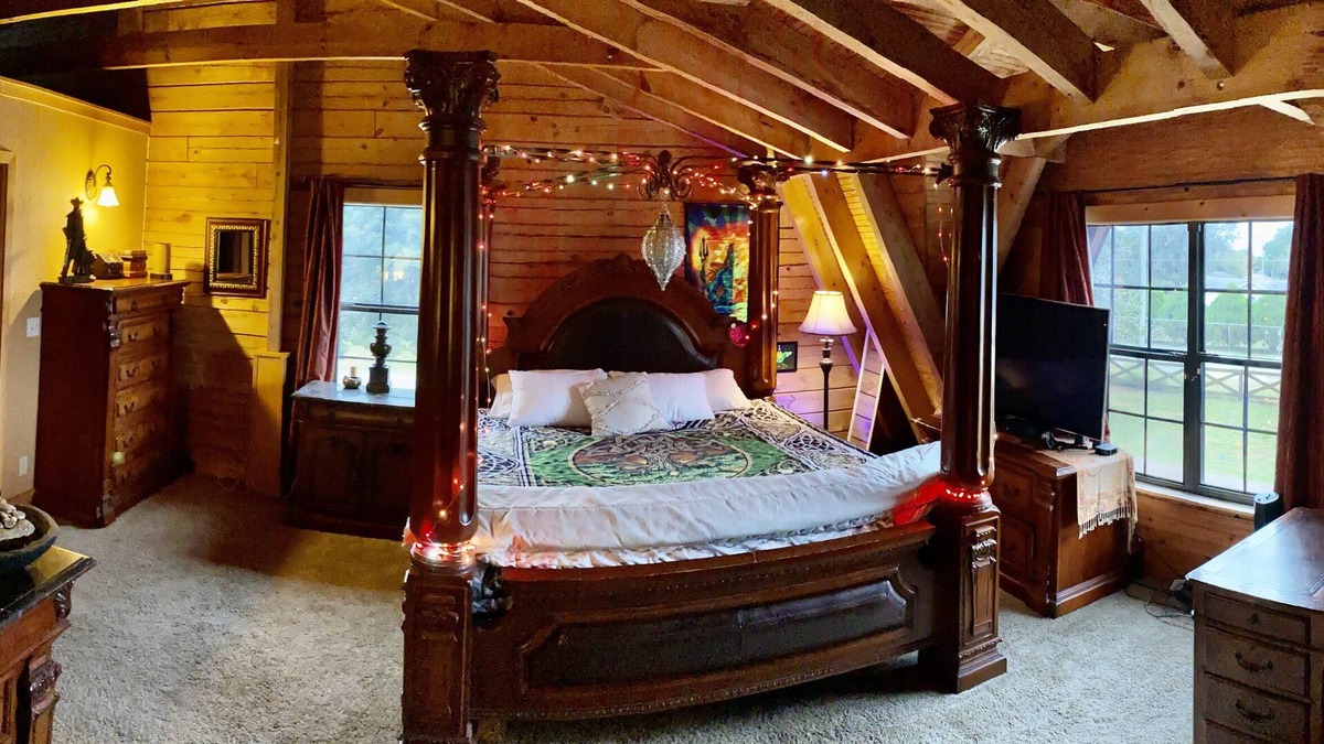 Montverde House | Mystic Cabin Retreat Home w/pool near Orlando, close to Disney!