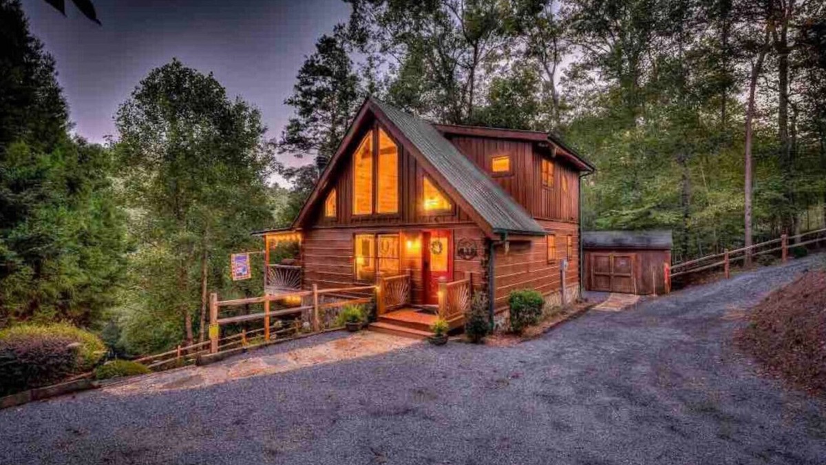 Mineral Bluff Cabin | Mystic Creek Retreat (next to Blue Ridge)