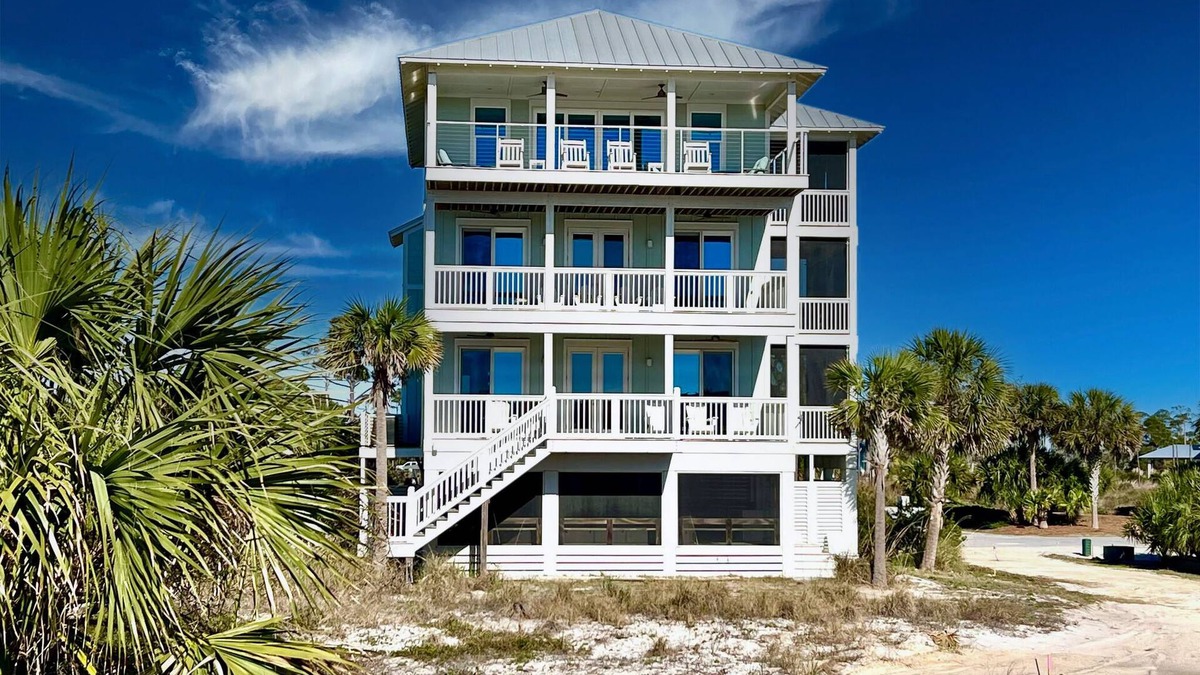 Port St. Joe House | N Cape, private spa, comm pool, ensuites galore, pets considered, beach gear