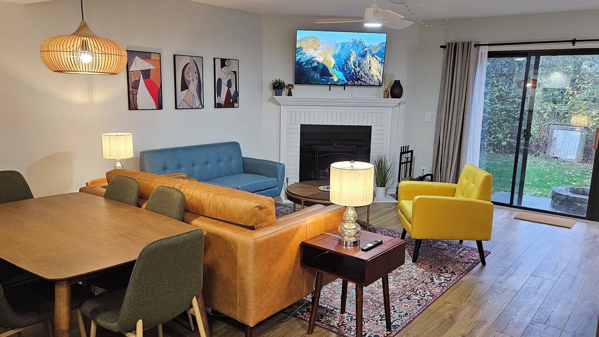Columbus House | N. Columbus Townhome with 3bd, 2.5ba, Centrally Located!
