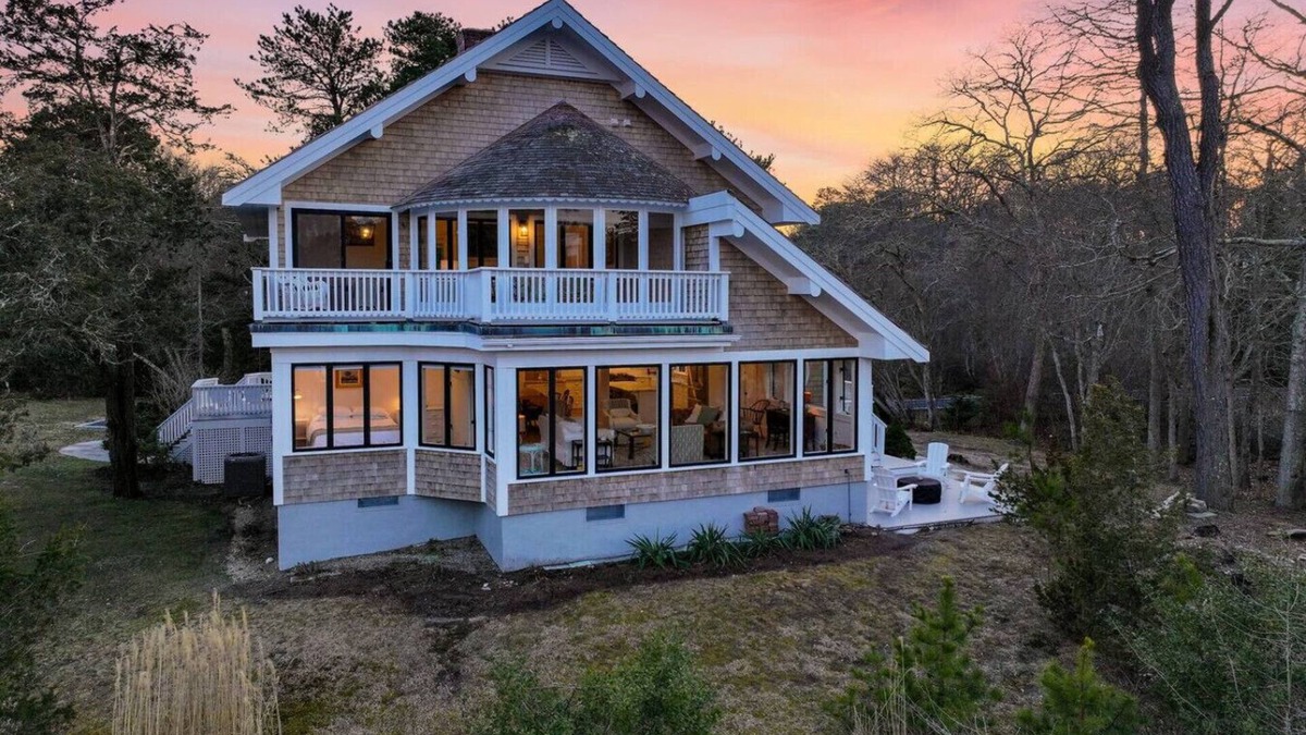 North Falmouth House | N Falmouth Flax Pond Waterfront with Swans