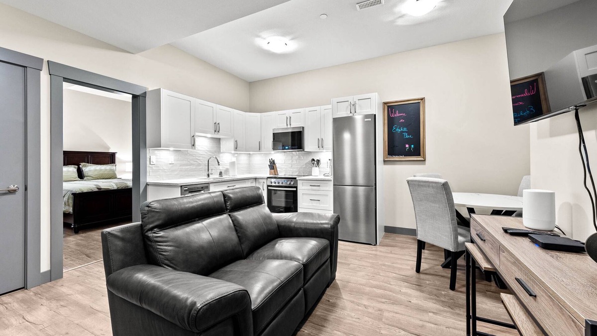 Kamloops House | "Luxury Redefined: Modern Suite with Hillside Serenity and Central location."