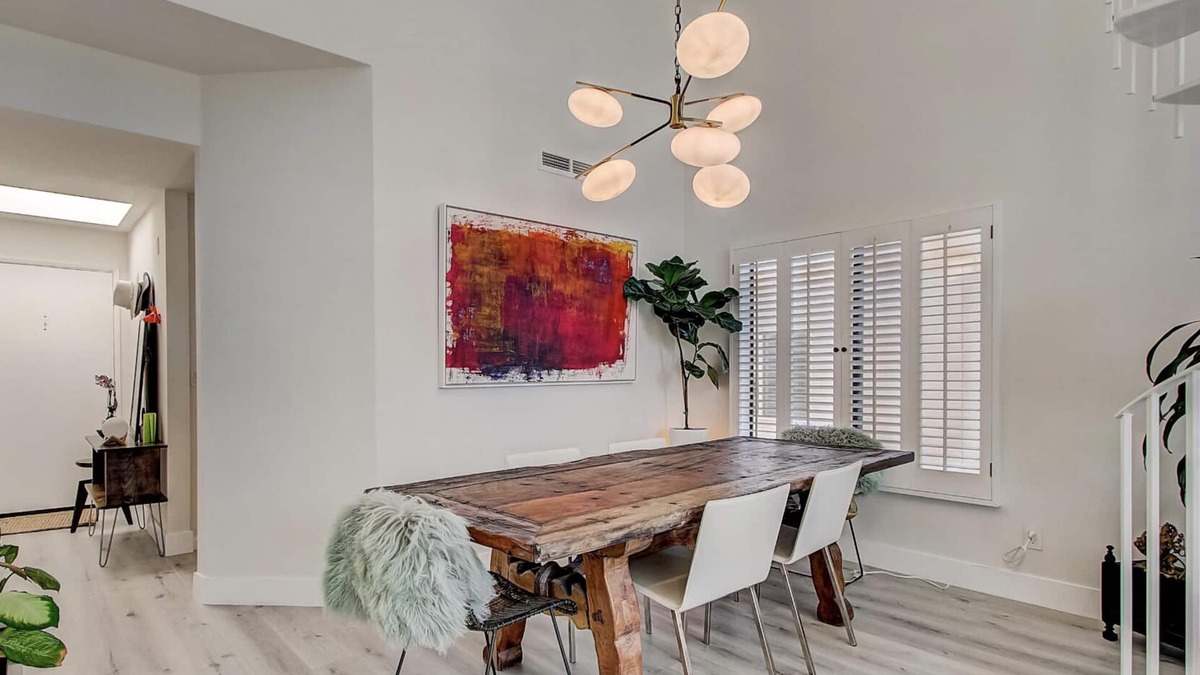 Pacific Palisades Condo | n"Your Ideal Coastal Retreat! Walking Distance to Everything You Need!