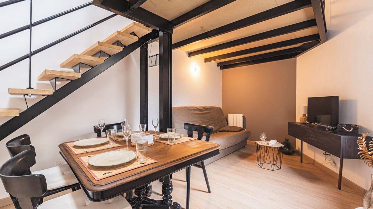 Coutures Apartment | N1 industrial loft in Reims