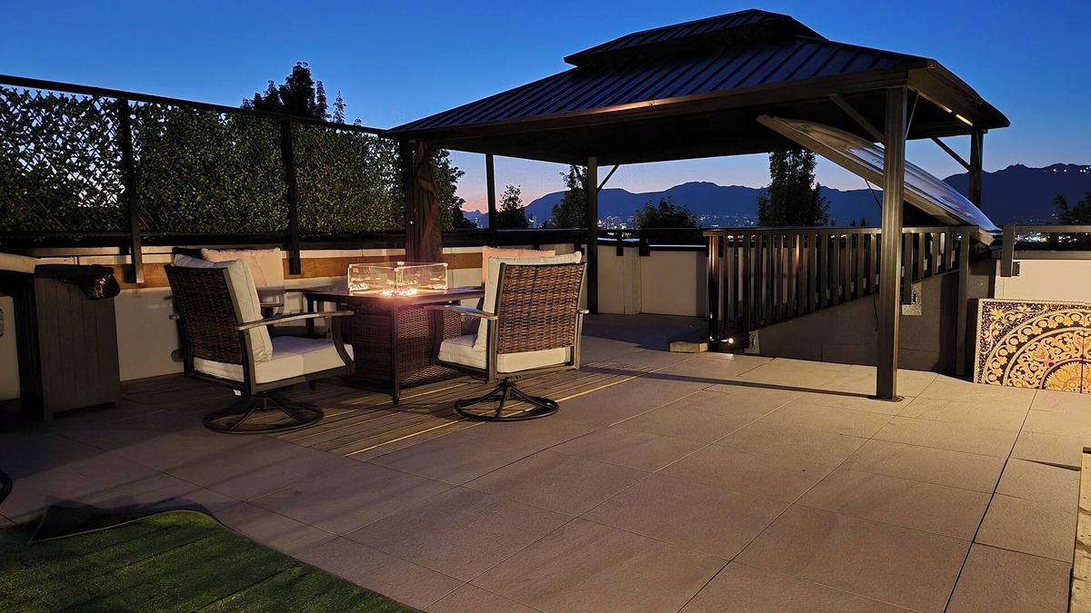 Knight House | n7KM-15Min from D/T Private 1000SF Top Floor Suiten The Birdsnest Welcomes U