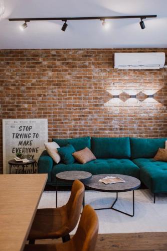 Veles Apartment | N95 Green