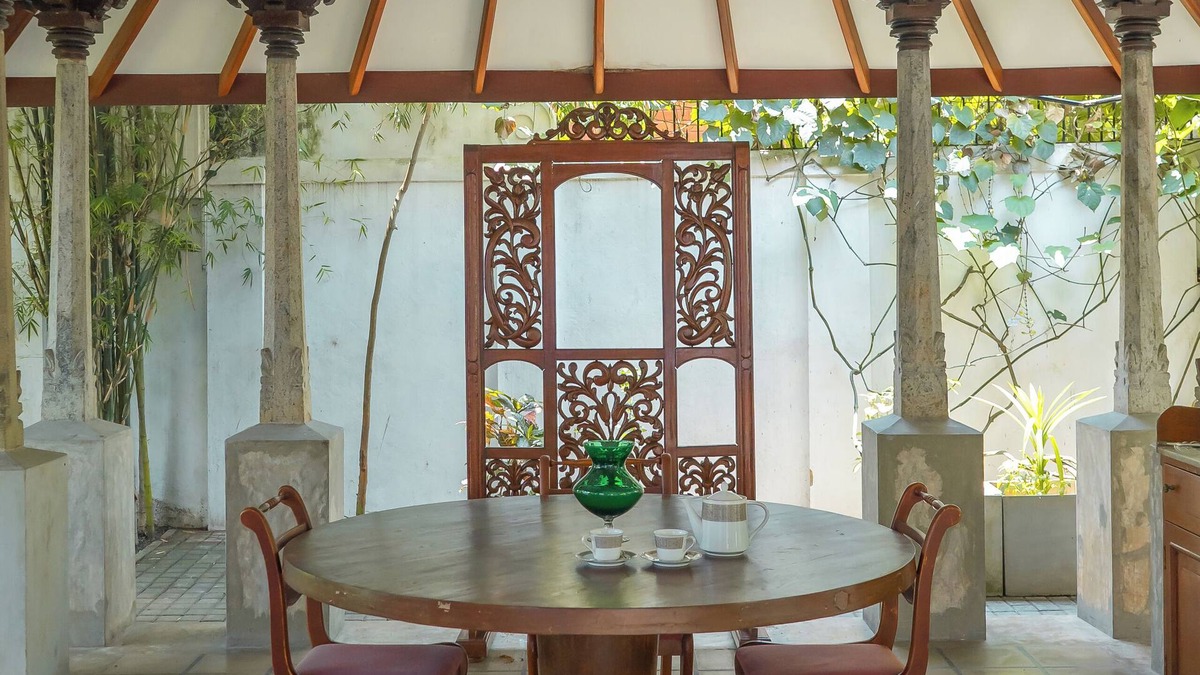 Kollupitiya Villa | nA unique 3-bedroom private retreat nestled in the heart of Colombo!
