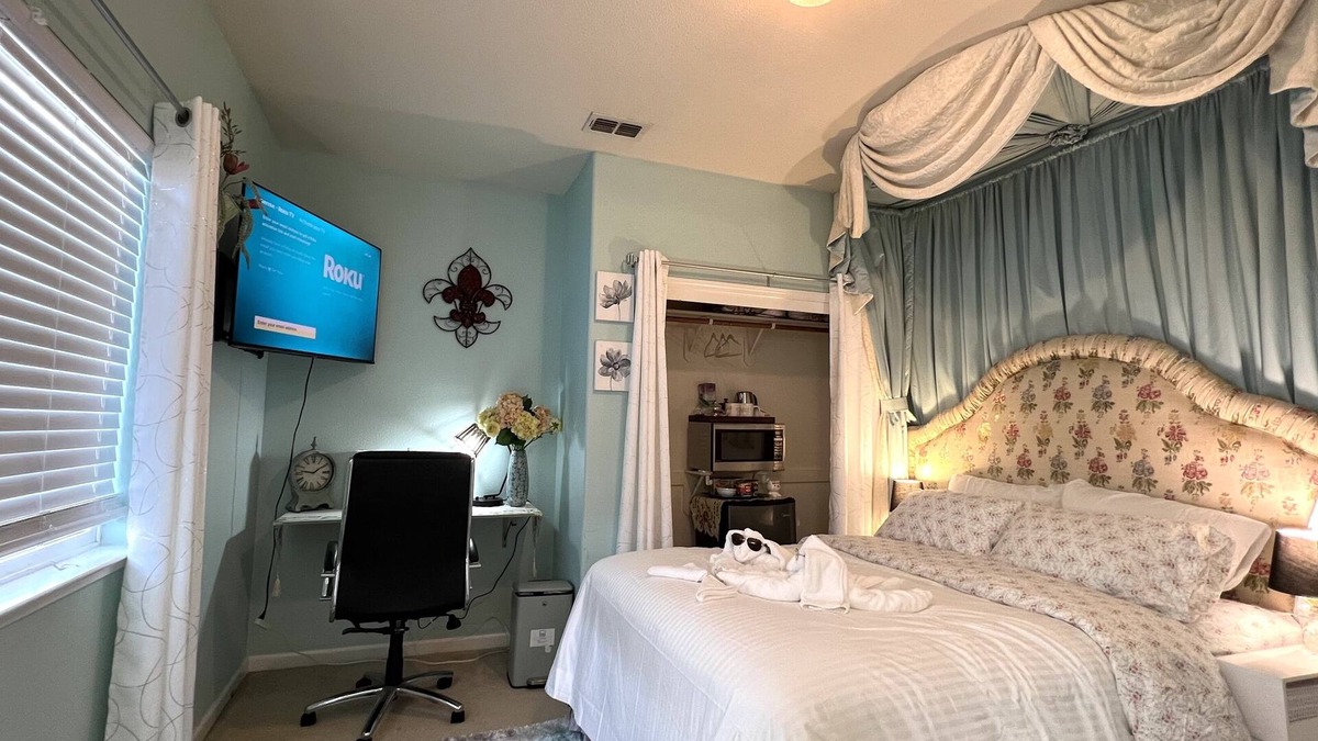 Tracy House | Nabor(10) fully furnished charming amazing bedroom