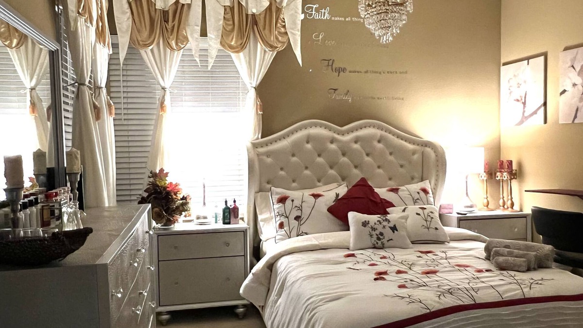 Tracy House | Nabor(6) cozy comfortable adorable stand-alone with private bathroom