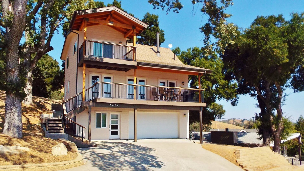 Oak Shores House | Naci Chalet is perfect for those great lake trips, Internet & Private Slip!