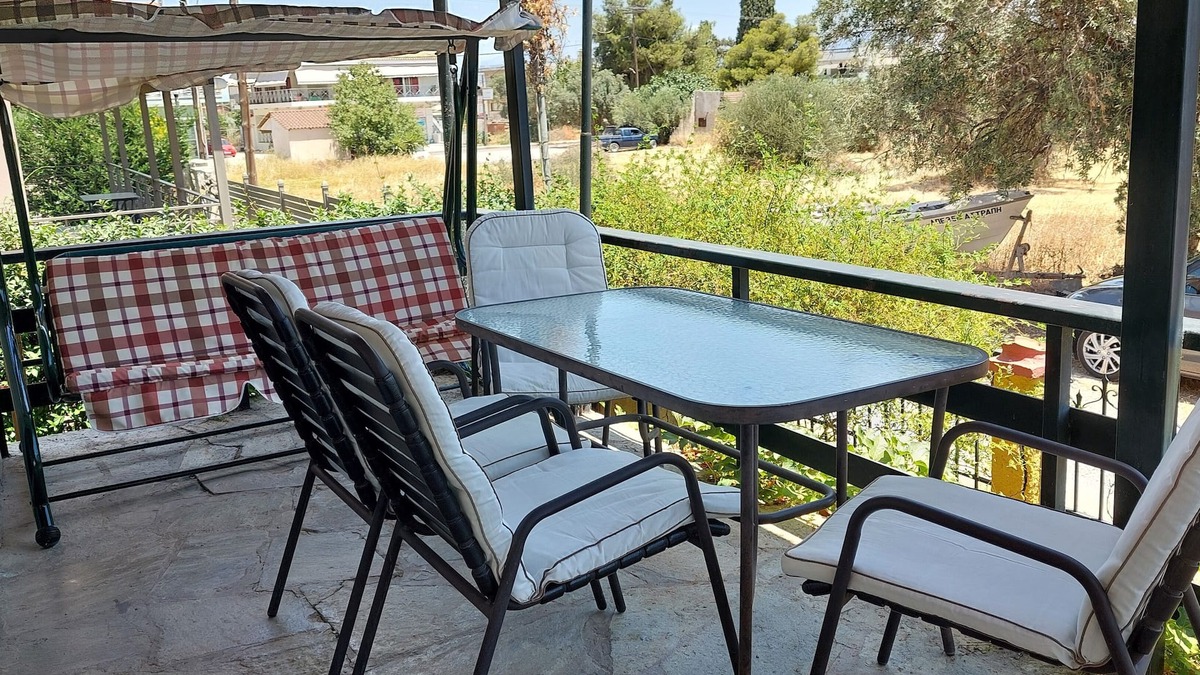Dilesi House | Nadina's House. Family-sized with garden, close to the beach, 45' from Athens!