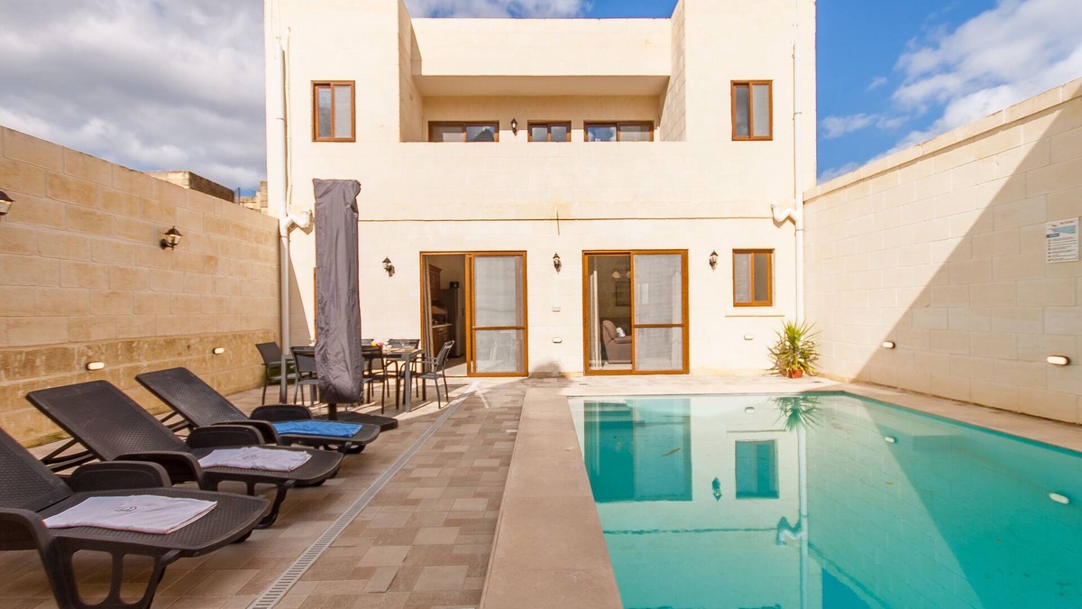 Nadur House | Nadurin, Gozitan villa 7 Bedr. & 2 Pools, Nadur Gozo, Malta