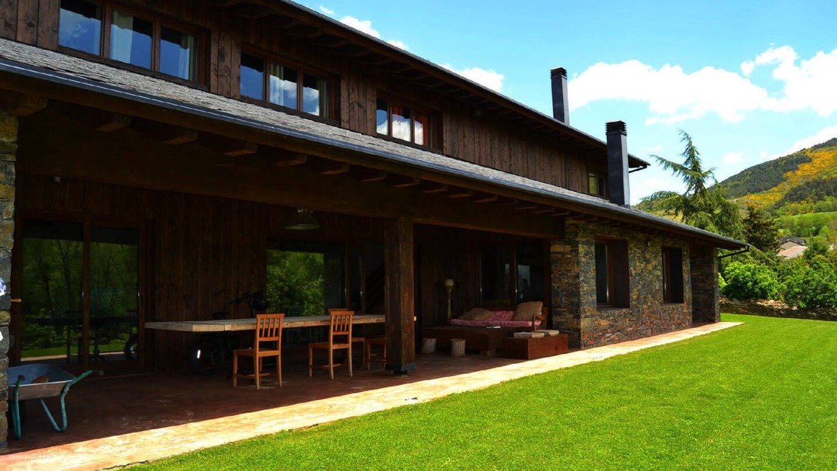 Nahuja Cottage | NAHUJA I - Five Bedroom Cottage, Sleeps 12