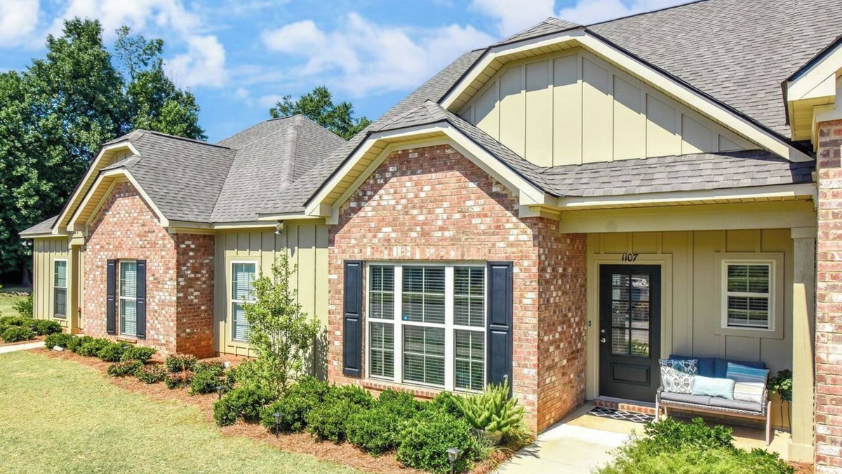 Auburn - Opelika House | NamaStay Here in Auburn, 3BR/2.5BA close to everything! Sleeps 7!