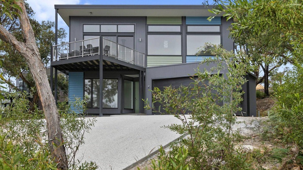 Fairhaven House | Namaste - Views, Great Location, Free WiFi