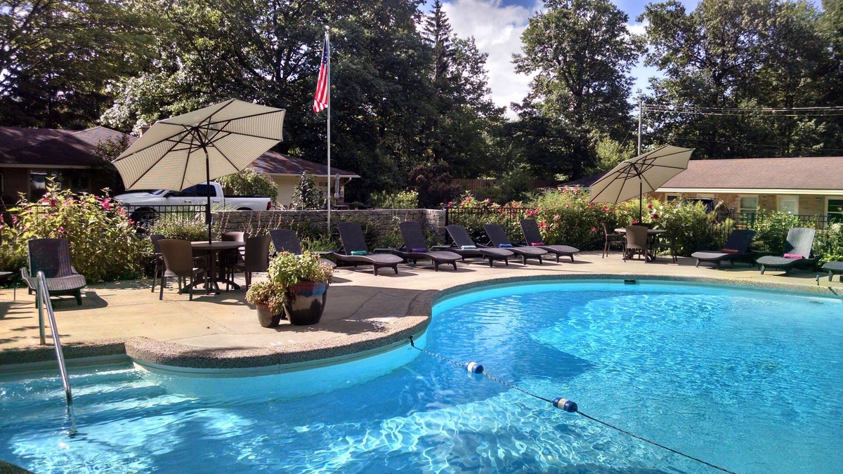 Saugatuck Resort | Named 1 of 17 Most Retro Motels in America epitomizing old school ambiance!