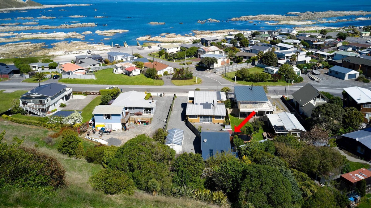 South Bay House | Nan's Bach - Kaikōura Holiday Home