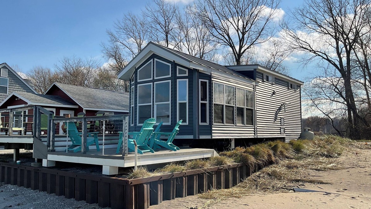 Oak Harbor House | Nana and Papa’s Tiny beach house with private beach and amazing views