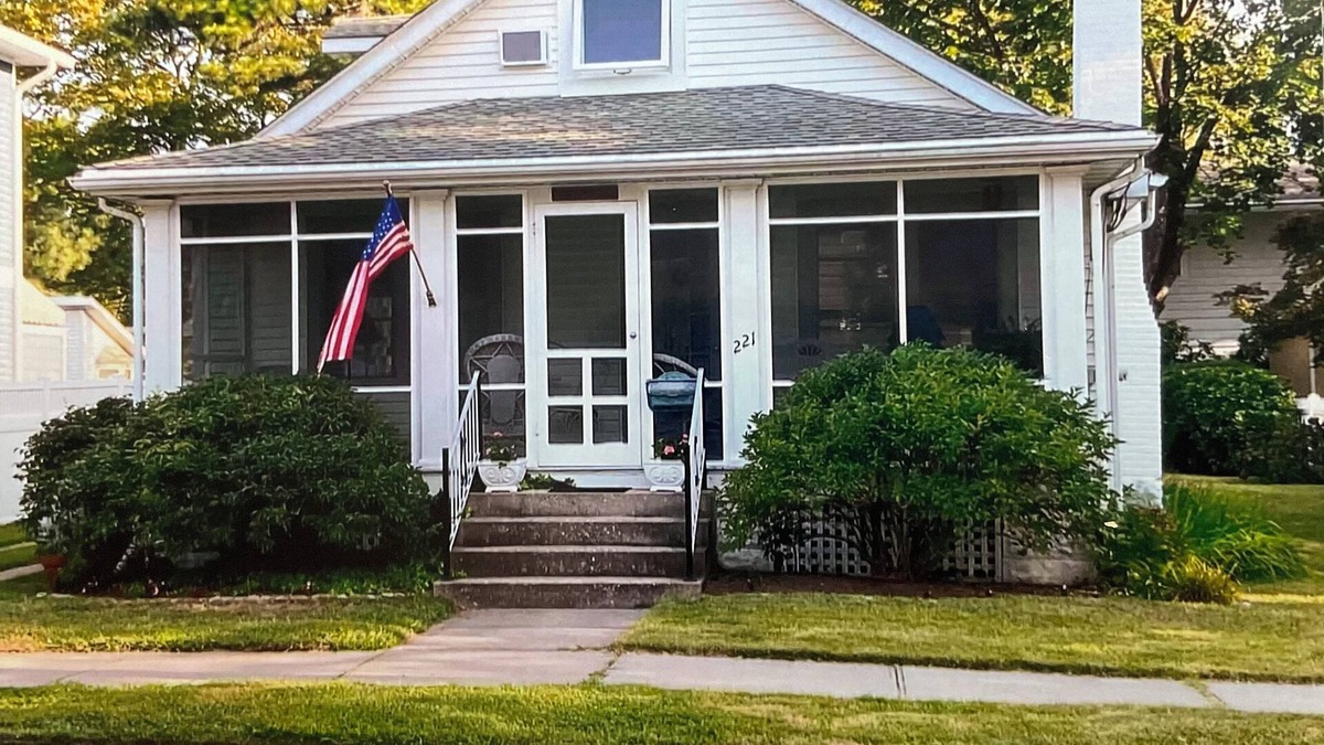Rehoboth Beach Cottage | Nana's Cottage - Charming 1930's 2 BD. Walk to the beach!