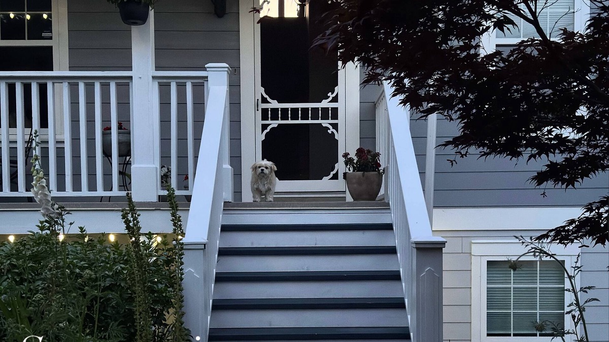 Regional District of Nanaimo House | Nanaimo Old City Quarter. Dog friendly, 2 bedroom garden suite with gas stove.