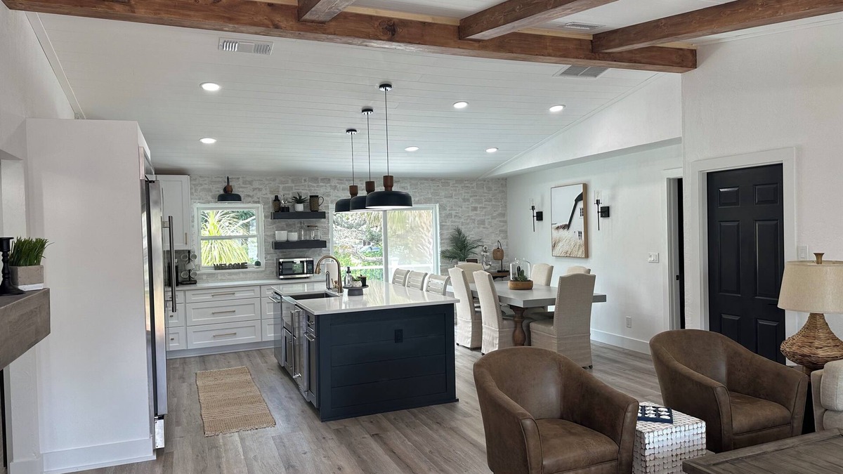 Port Orange House | Nana’s Beach Blessing - Steps to the beach! We give last minute discounts!