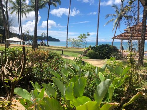 Khuekkhak Resort | Nang Thong Beach Resort