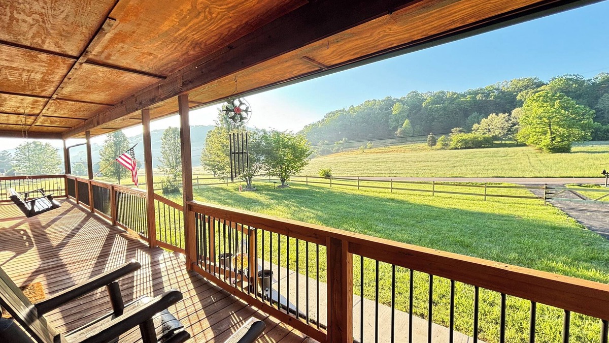 Rogersville House | Nanny's Homestead - A Peaceful, Pet Friendly, Countryside Retreat!