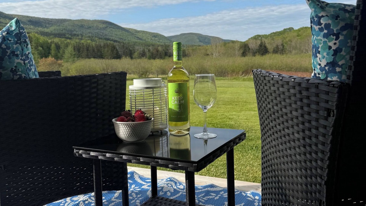 Cheticamp House | Nanook’s Den Escape to the beauty of the mountains Internet, GBTV