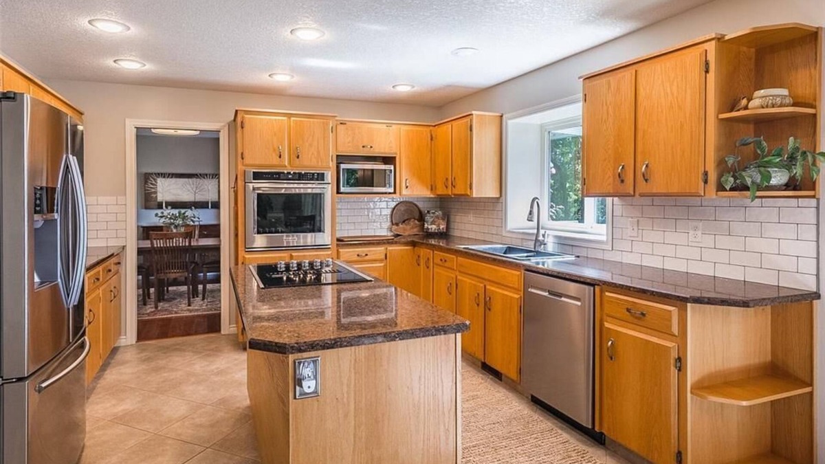 Regional District of Nanaimo House | Nanoose Bay Hillside Retreat w view, ocean/forests access, hot-tub. April-Oct+